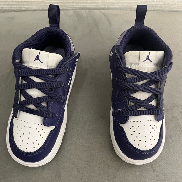 Toddler Nike Air Jordan 1 Low 'Sky J Purple' - Picture 7 of 11